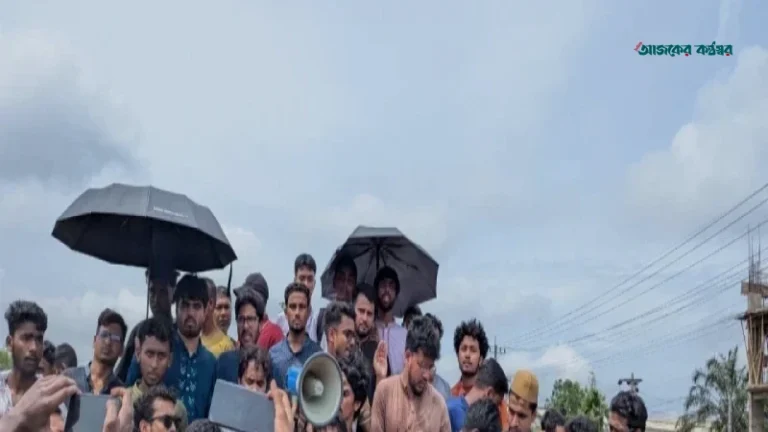 অপ্রতিম হত্যা: ৪ দফা দাবিতে কুমিল্লায় মহাসড়ক অবরোধ প্রত্যাহার শিক্ষার্থীদের