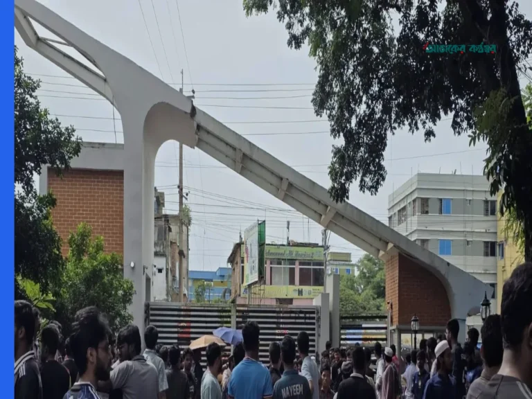 উপাচার্য পরিবর্তনের প্রতিবাদে উত্তাল চুয়েট, চলছে কমপ্লিট শাটডাউন