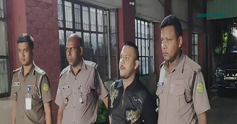 গাজীপুরে প্রিজন ভ্যান থেকে টয়লেটের কথা বলে পালালেন পিচ্চি রাজা