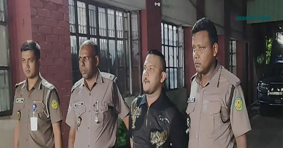 গাজীপুরে প্রিজন ভ্যান থেকে টয়লেটের কথা বলে পালালেন পিচ্চি রাজা