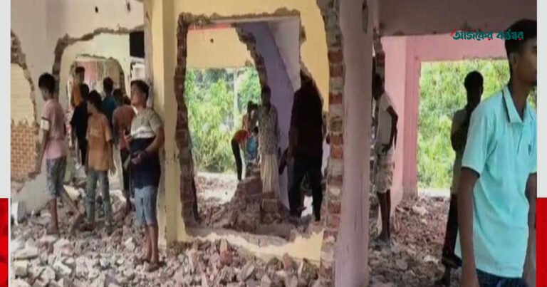 পাবনায় শিশু কলি হত্যা: আসামির বাড়িতে দ্বিতীয় দিনেও বিক্ষুব্ধ জনতার ভাঙচুর