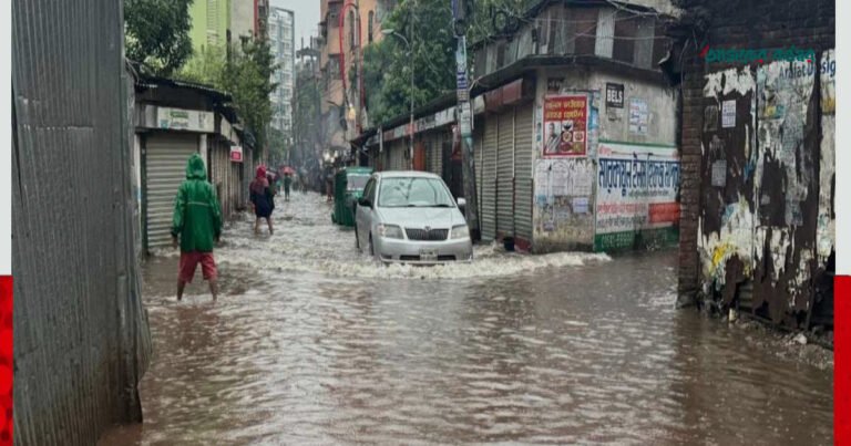 ভোরের ভারি বৃষ্টিতে ডুবল রাজধানীর বিভিন্ন এলাকা