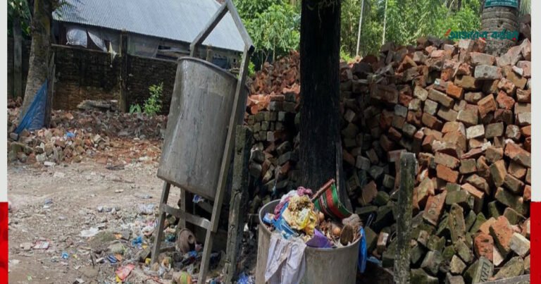 মঠবাড়িয়ায় কোটি টাকার ডাস্টবিন অকেজো, চরম ভোগান্তিতে পৌরবাসী