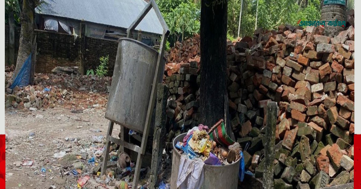 মঠবাড়িয়ায় কোটি টাকার ডাস্টবিন অকেজো, চরম ভোগান্তিতে পৌরবাসী