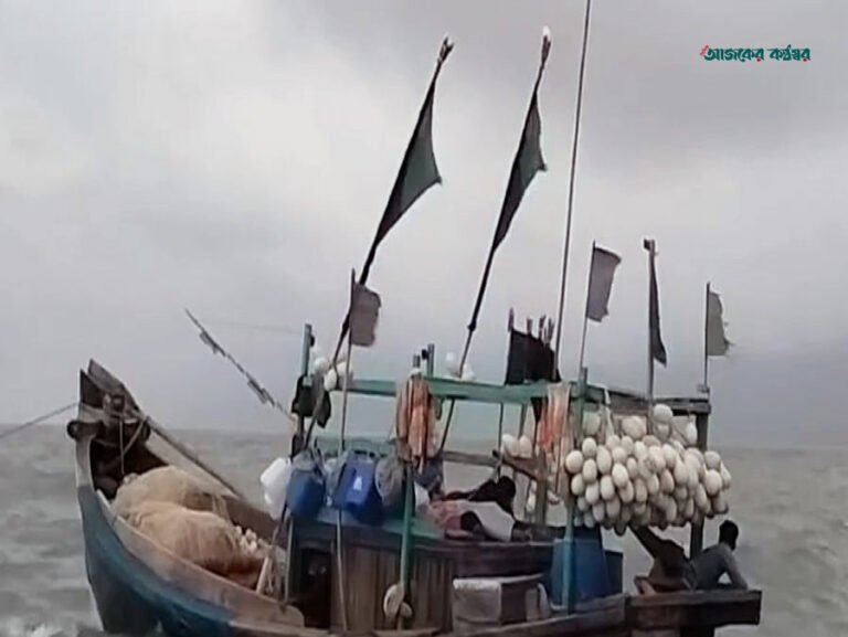 সাগরে বিকল ট্রলার, ১৮ জেলে আটকা পটুয়াখালীর রাঙ্গাবালীতে