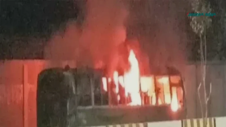 সাভারে গভীর রাতে পার্কিং করা বাসে দুর্বৃত্তদের আগুন