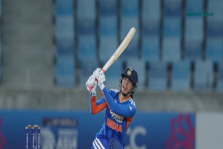 স্মৃতি মান্ধানা ও কামালিনিকে সাজঘরে ফেরাল বাংলাদেশ