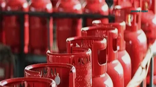 একলাফে ২৫২ টাকা বাড়ল এলপিজি সিলিন্ডারের দাম