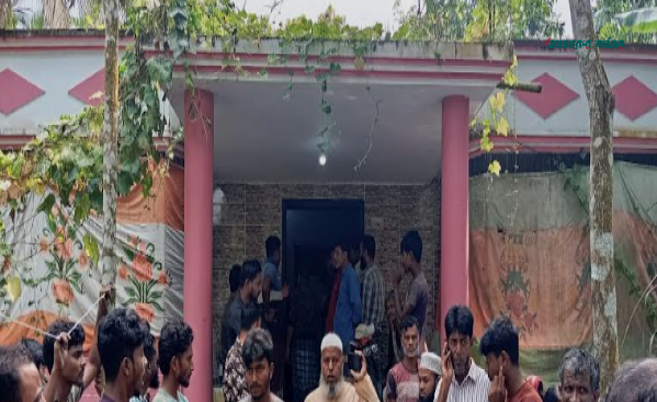 কাউখালীতে ঘর থেকে গৃহবধূর পোশাকহীন মরদেহ উদ্ধার