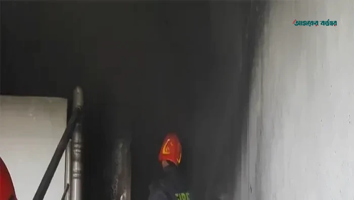 কেরানীগঞ্জের আমান প্লাস্টিক কারখানায় অগ্নিকাণ্ড, নিয়ন্ত্রণে কাজ করছে ৫ ইউনিট