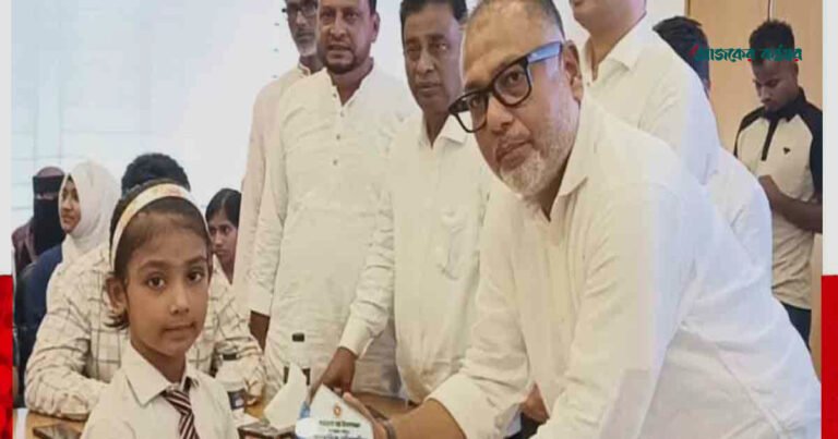 কোটালীপাড়ায় নজরুল বর্ষের প্রতিযোগিতায় ৪৭ বিজয়ীকে পুরস্কৃত করলেন এমপি জিলানী