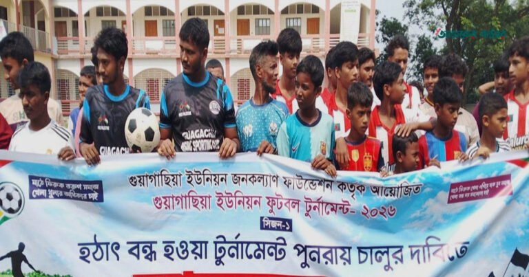 গজারিয়ায় ফুটবল টুর্নামেন্ট বন্ধের প্রতিবাদে মানববন্ধন ও বিক্ষোভ