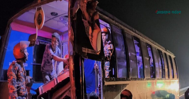 ঢাকা-মাওয়া এক্সপ্রেসওয়েতে এনা ও হানিফ পরিবহনের সংঘর্ষ, রক্ষা পেলেন যাত্রীরা