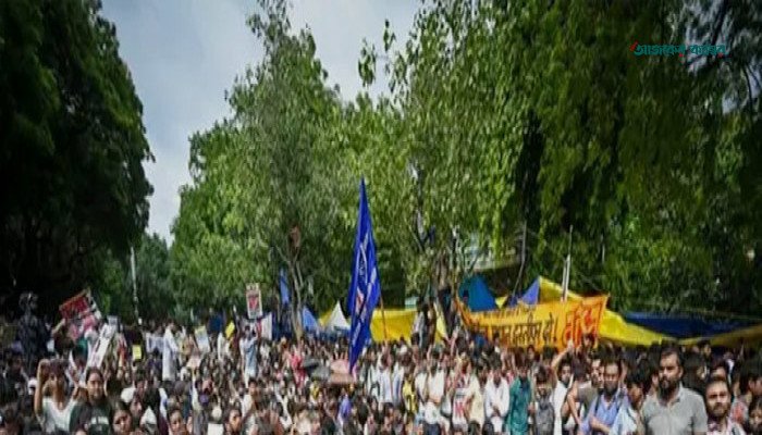 নিষেধাজ্ঞা অমান্য করে যন্তর মন্তরে সিজেপির আকস্মিক বিক্ষোভ