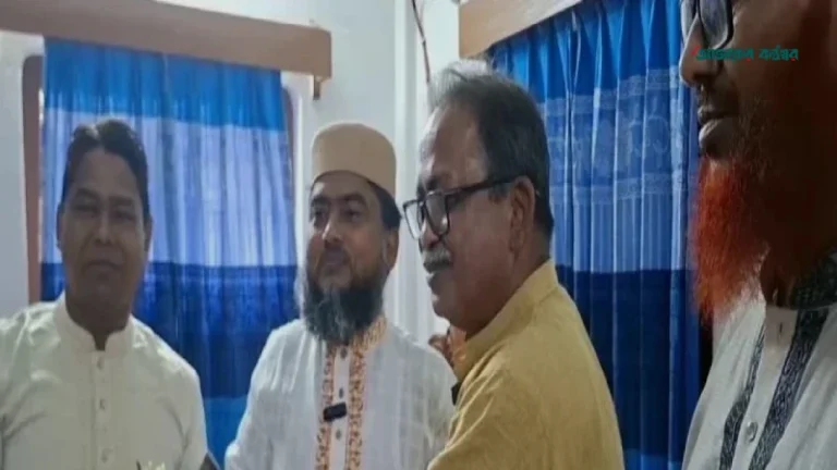 পরাজিত জামায়াত প্রার্থীর বাড়িতে সৌজন্য সাক্ষাতে মির্জা ফয়সল