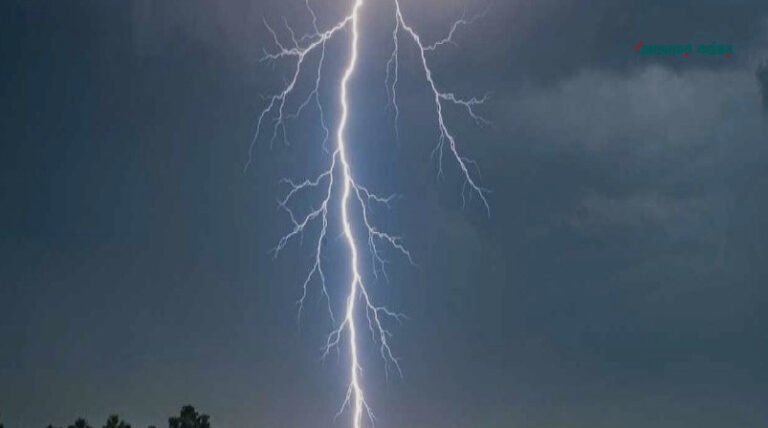 পাবনায় মাছ ধরার সময় বজ্রপাতে ৬ জনের মৃত্যু