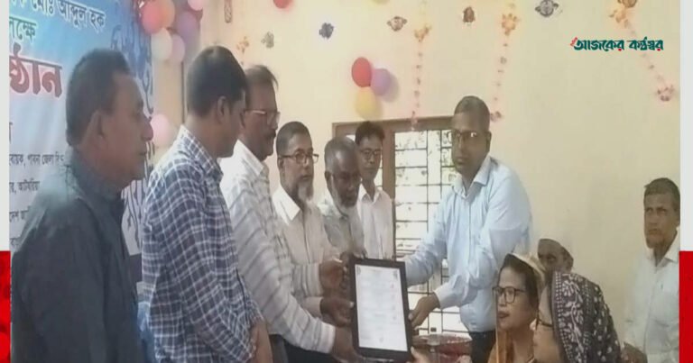 পাবনার দেবোত্তর ডিগ্রি কলেজের দুই শিক্ষকের আবেগঘন বিদায় সংবর্ধনা