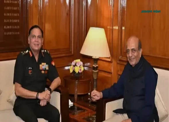 ভারতীয় সেনাপ্রধানের সঙ্গে বৈঠক করলেন হাইকমিশনার দীনেশ ত্রিবেদী