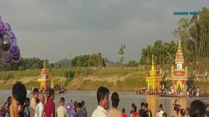 রামুর প্রবারণা পূর্ণিমায় ফানুস ও কল্পজাহাজ ভাসিয়ে ন্যায়বিচারের দাবি