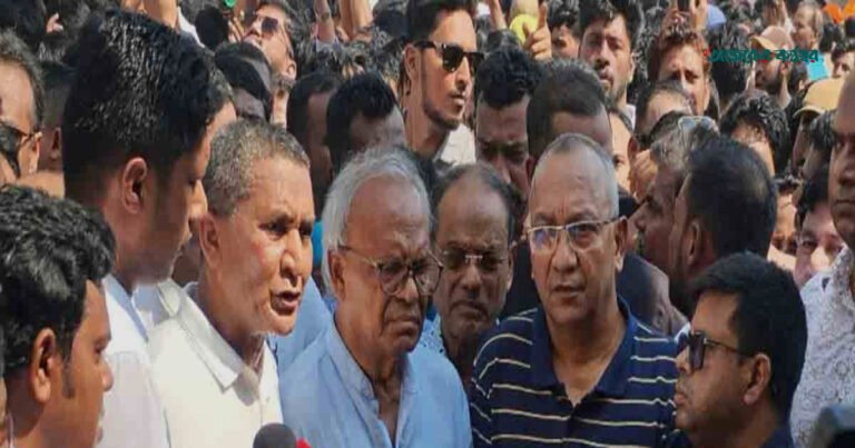 সরকারকে নিয়ে গভীর ষড়যন্ত্র চলছে, সতর্ক করলেন রুহুল কবির রিজভী