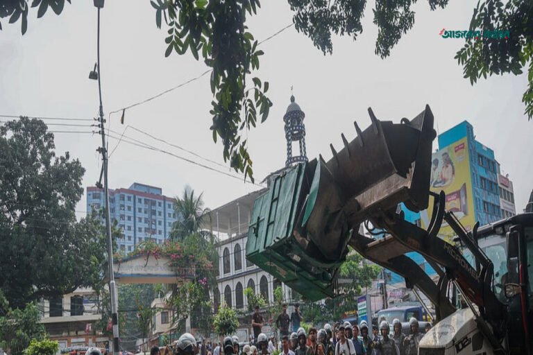হকার উচ্ছেদ নয়, ফুটপাত ও রাস্তা ব্যবস্থাপনায় দরকার দীর্ঘমেয়াদি পরিকল্পনা